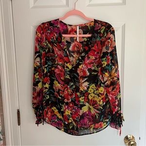 Bellatrix Black Floral Tie Sleeve Top size XS/S